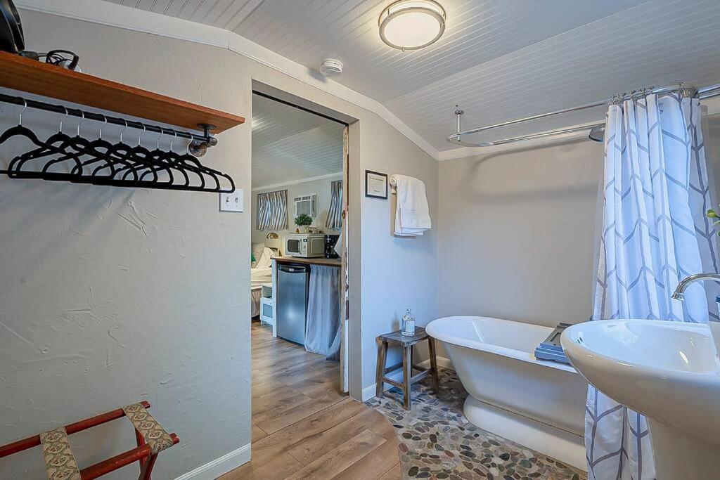Cute Peaceful Tiny House Getaway W Backyard - Low Summer Rates! Tucson Dış mekan fotoğraf